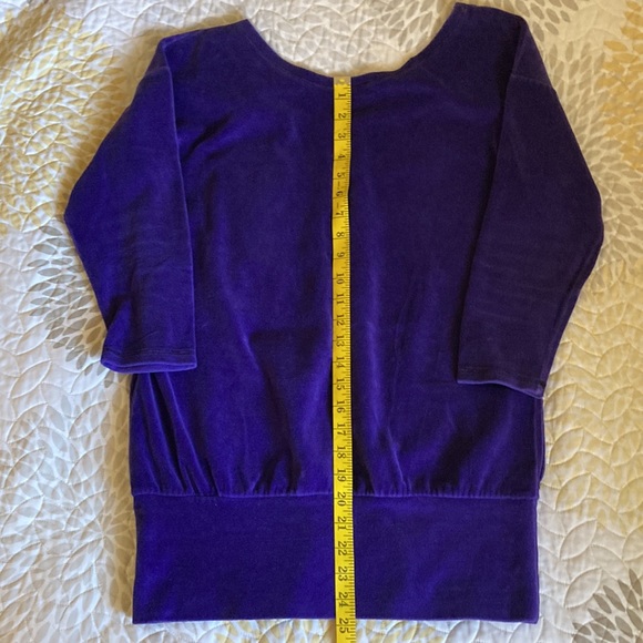 Dolcezza #medium purple velour top w/ 3/4 sleeves & kangaroo pockets. Worn w/TLC - Picture 6 of 6